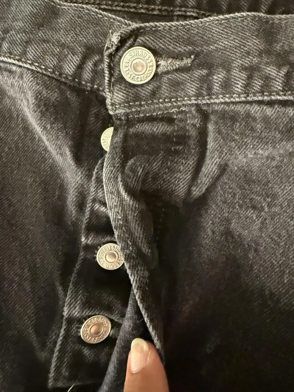 Levis 501 Jeans Mens 42x32 Black Straight Leg Button Fly Denim Classic Fit